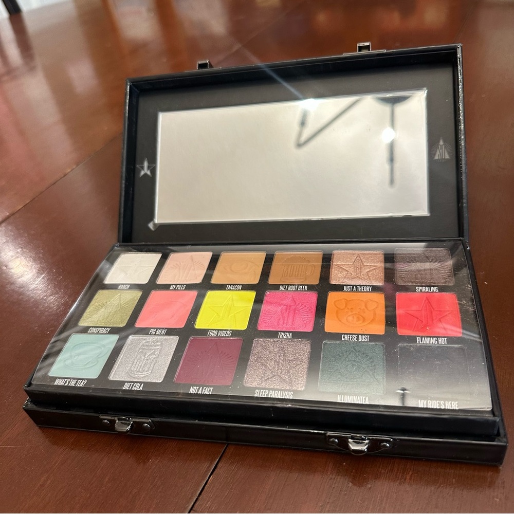 Jeffree Star Conspiracy Eyeshadow Palette Rare NWOT - Picture 3 of 8